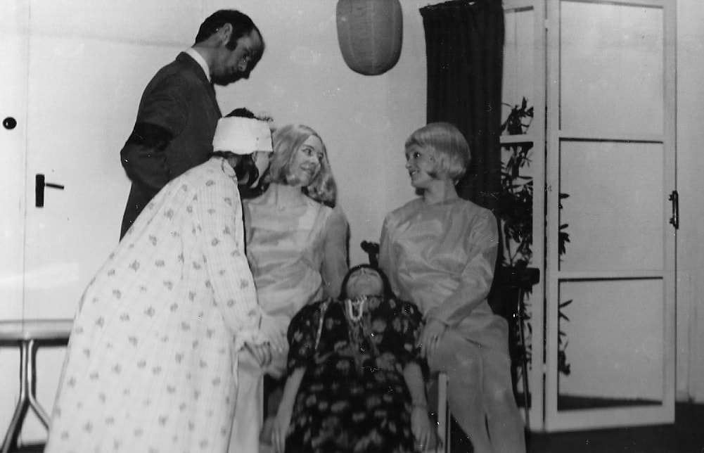Blithe Spirit, High Tor Players 1970, picture 24