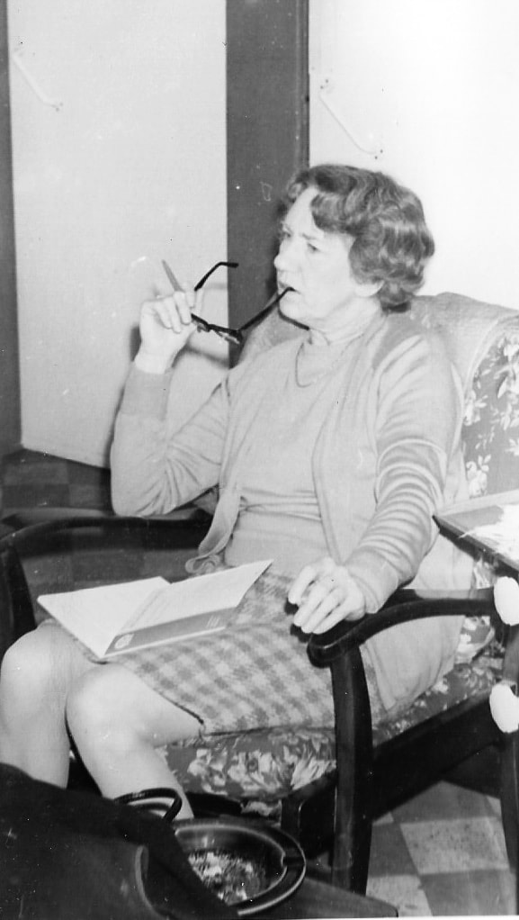 Blithe Spirit, High Tor Players 1970, picture 25