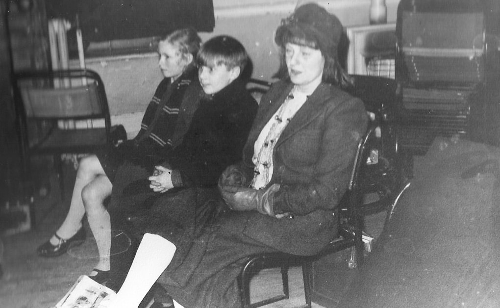 Blithe Spirit, High Tor Players 1970, picture 26